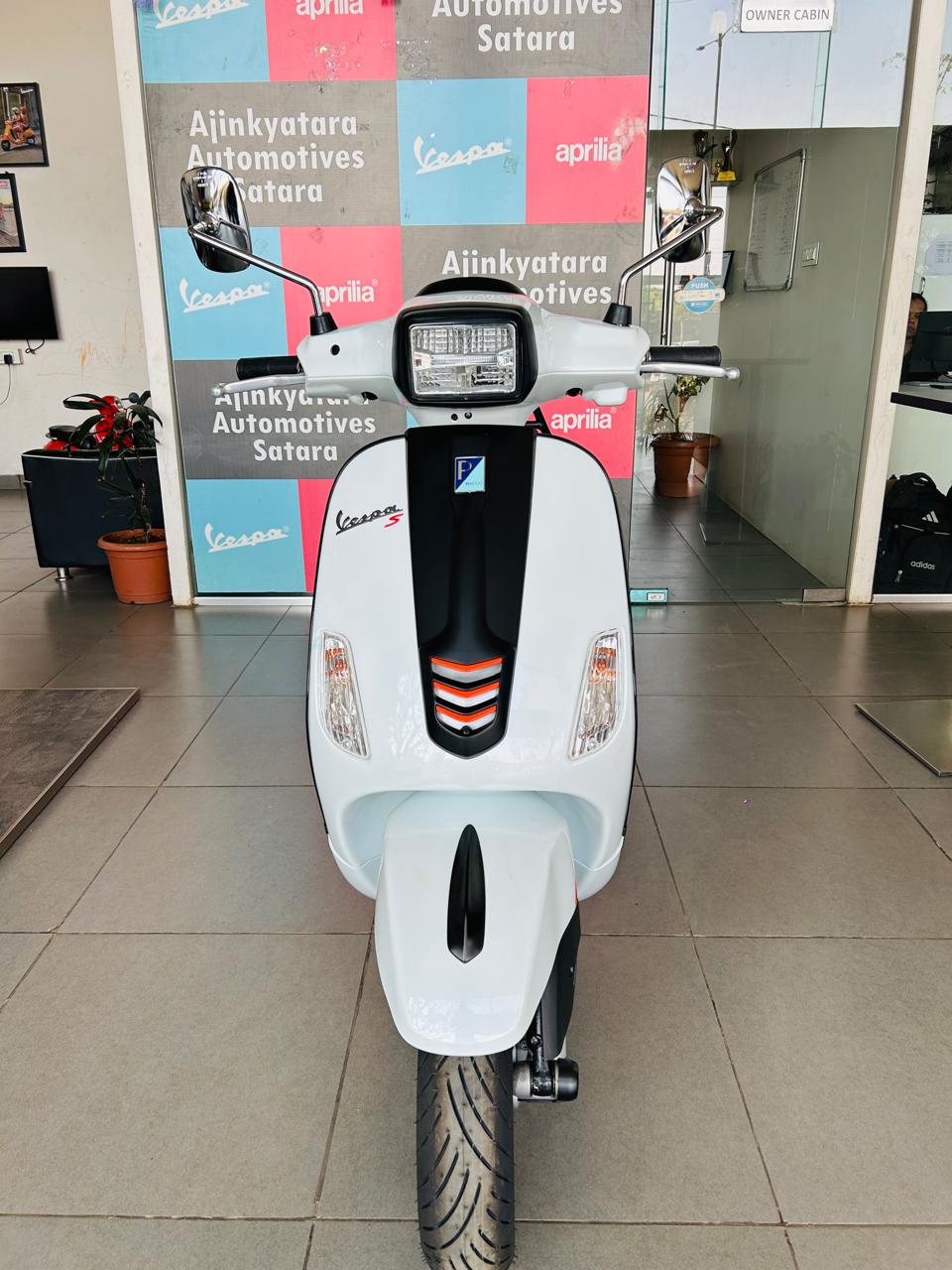 Vespa S 125 Pearl White