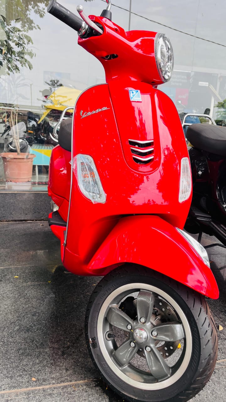 Vespa 125 / 150 Cherry Red